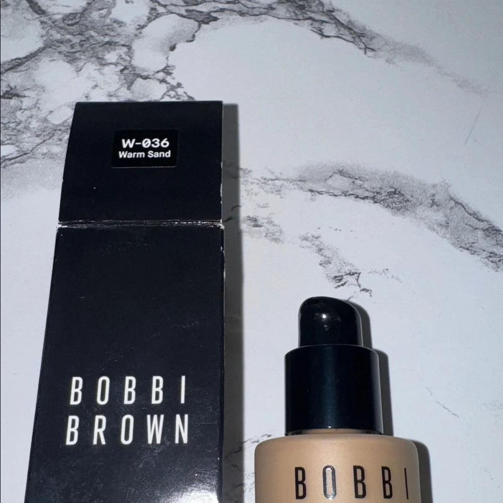 NWT Bobbi Brown weightless foundation: W-036 Warm Sand Never used Still in box